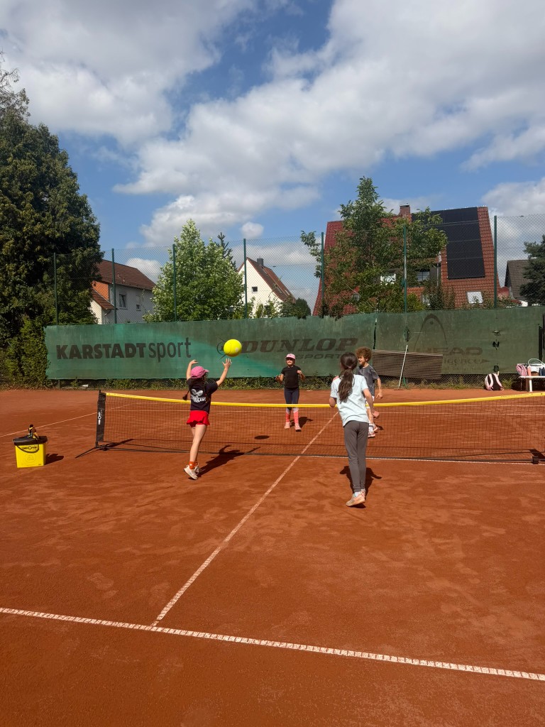 Kinder-Training mit Softbällen – Action auf dem Platz